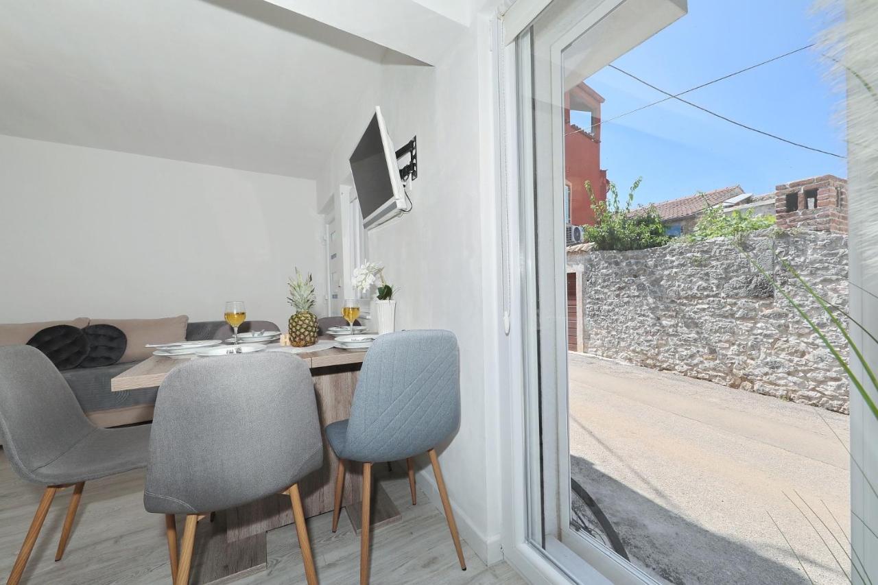 Holiday Home Maria One Minute From -Beach Zadar Extérieur photo