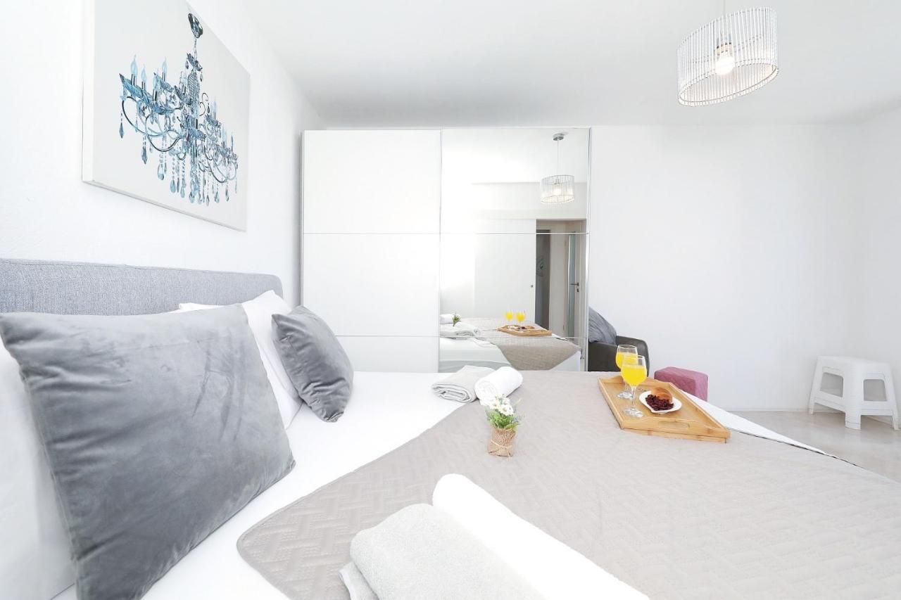 Holiday Home Maria One Minute From -Beach Zadar Extérieur photo