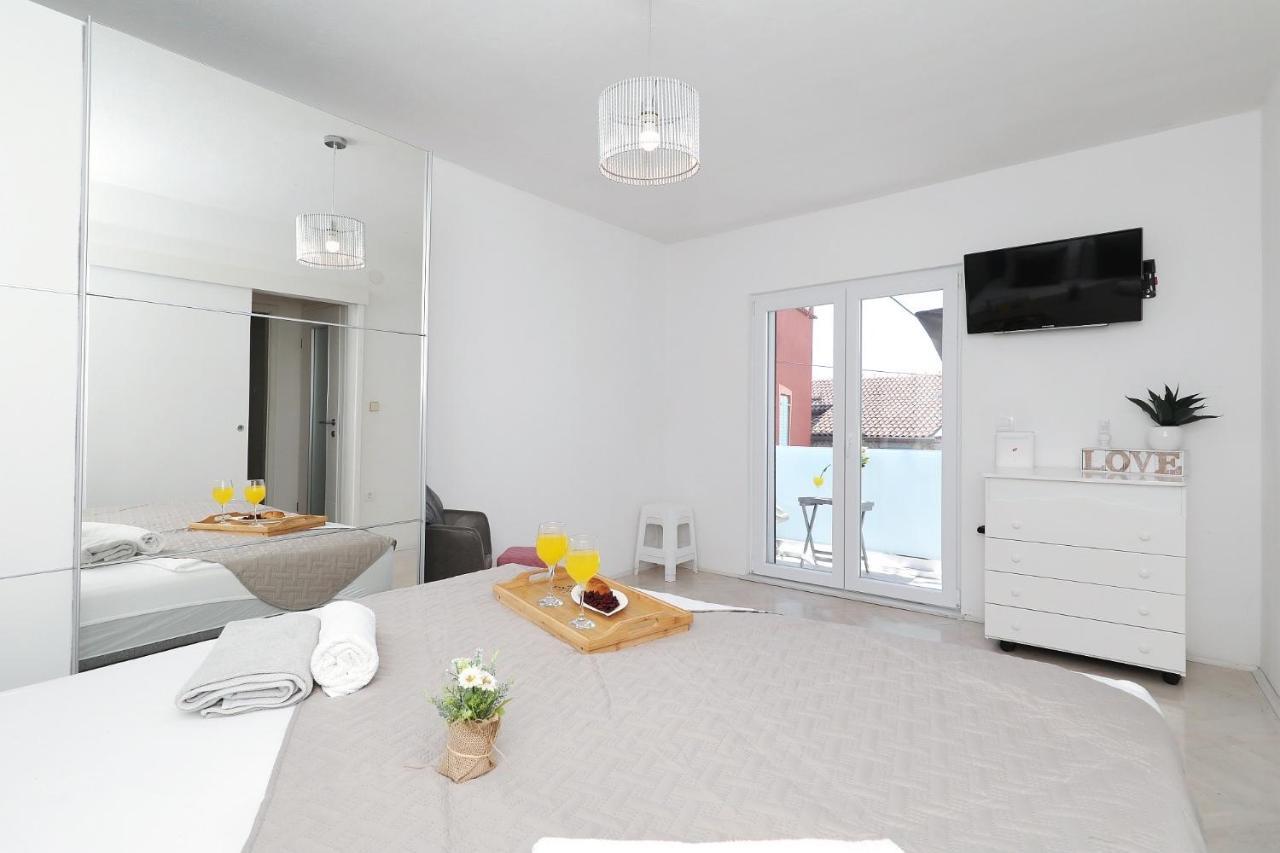 Holiday Home Maria One Minute From -Beach Zadar Extérieur photo