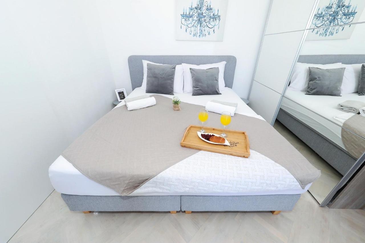 Holiday Home Maria One Minute From -Beach Zadar Extérieur photo